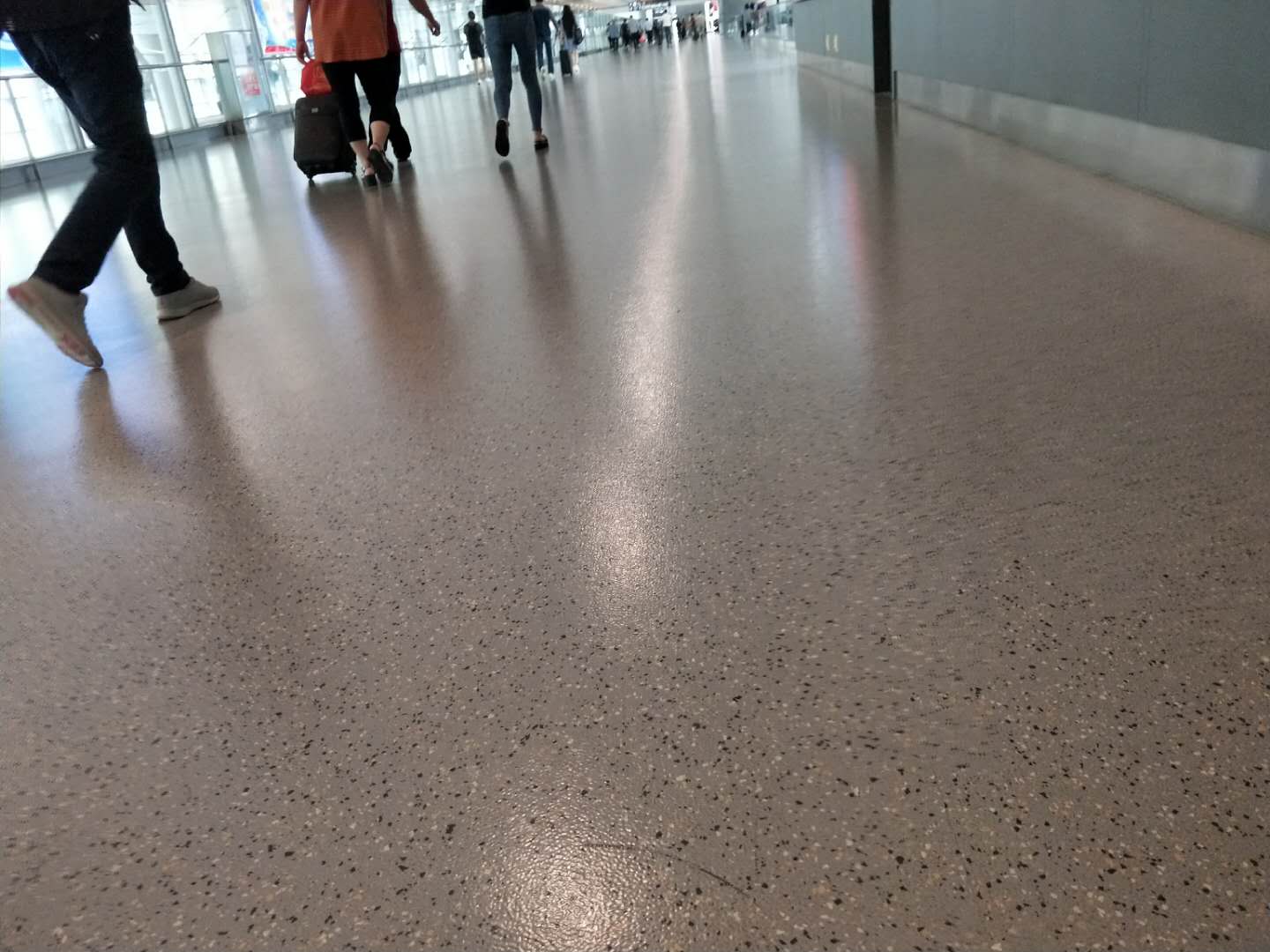 机场候机区使用的是什么地板